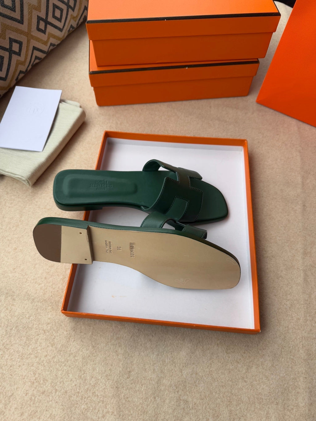 0RAN SANDALS IN FOREST GREEN CALFSKIN
